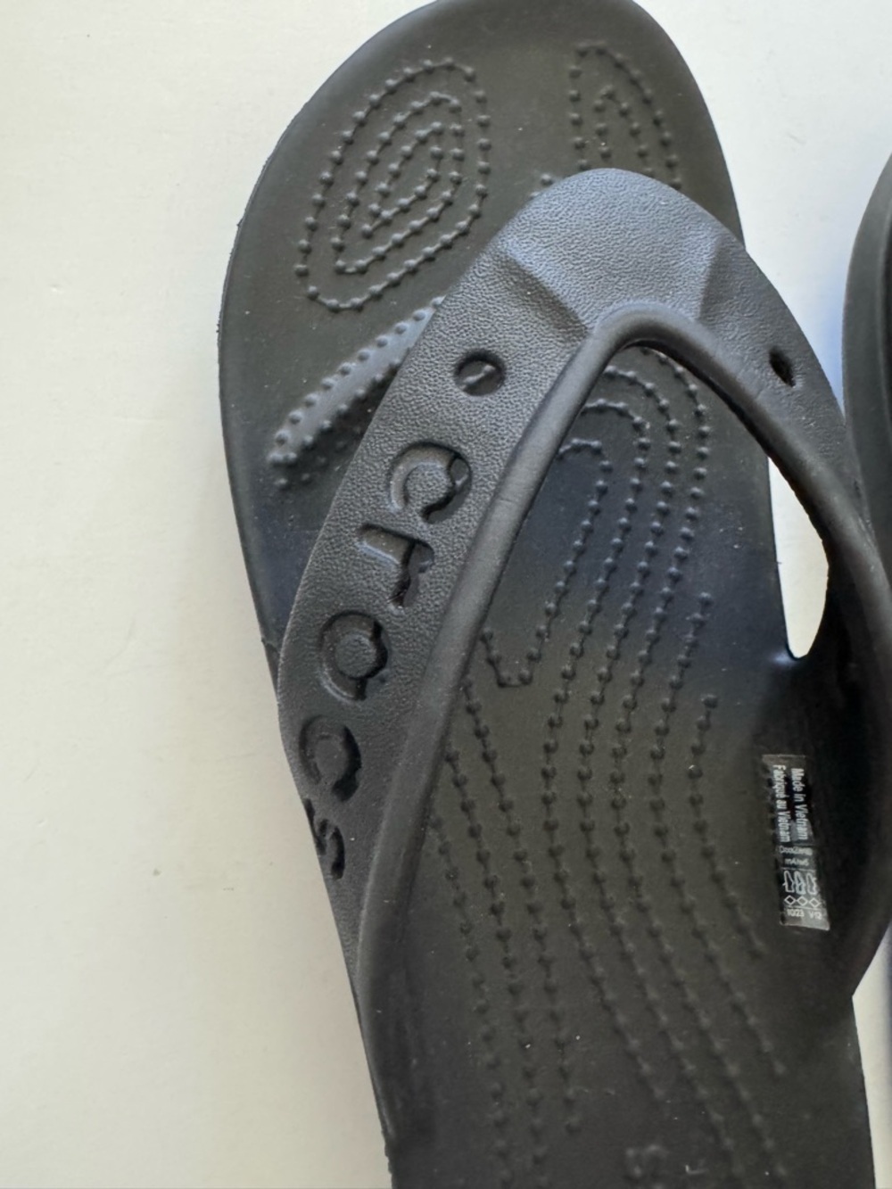 NWT Crocs Black Baya II Flip Flops Sandals size 6 - Picture 3 of 6
